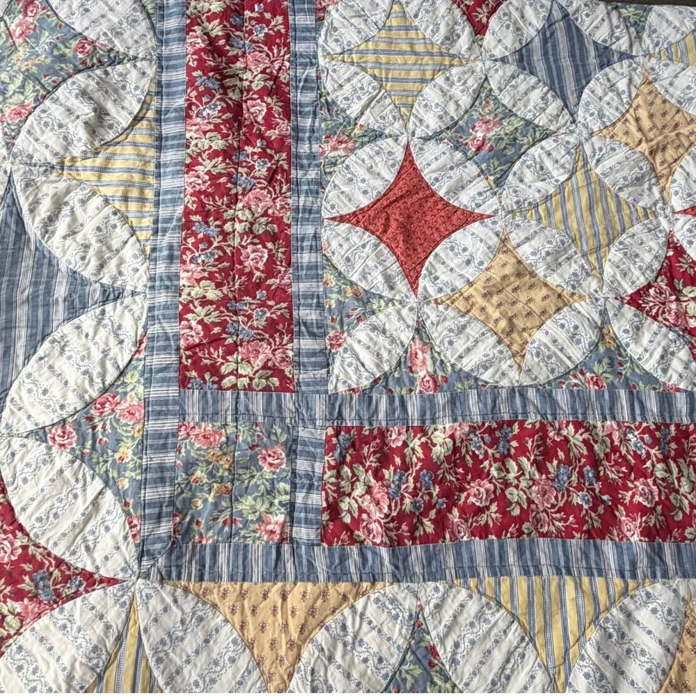Amish Hand Stitched Cathedral Window Patchwork Quilt Red Yellow Floral 87x84